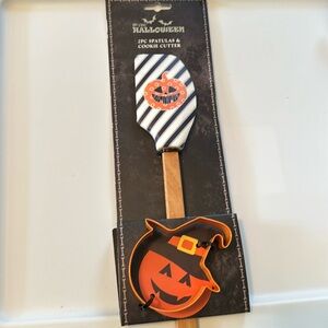 NWT 2 PIECE HALLOWEEN BAKING SET